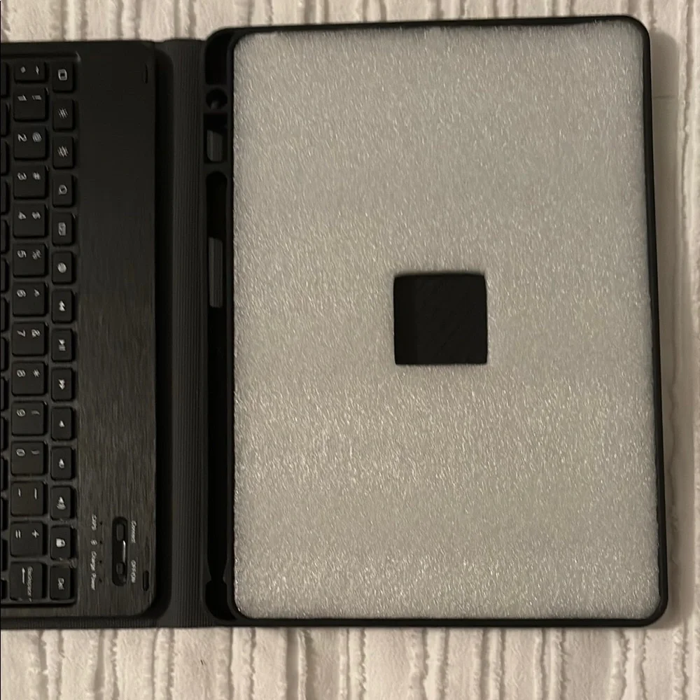 iPad 10.2” Case w/ keyboard 7th Gen Black